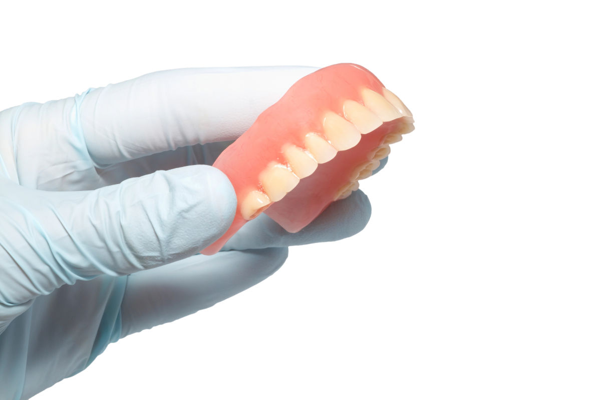 Prothèse dentaire : comment remplacer une ou plusieurs dents ?