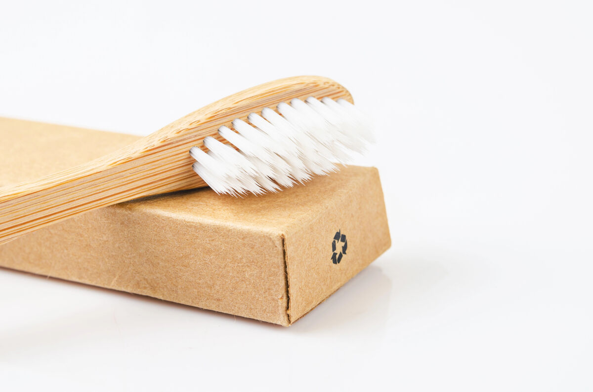 Brosse à dents en bois : la tendance écolo pour une hygiène bucco-dentaire responsable