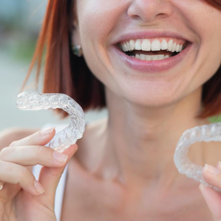 Dr Smile vs Invisalign : Quel est le meilleur